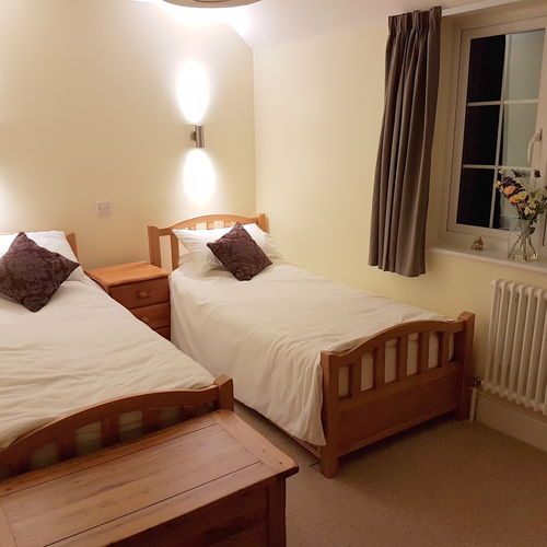 £5000 5 bedrooms Swindon Lane Cheltenham racecourse