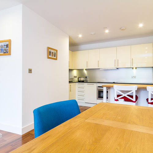 HAYES APARTMENTS CARDIFF CITY CENTRE FURNISHED ONE BEDROOM APARTMENT