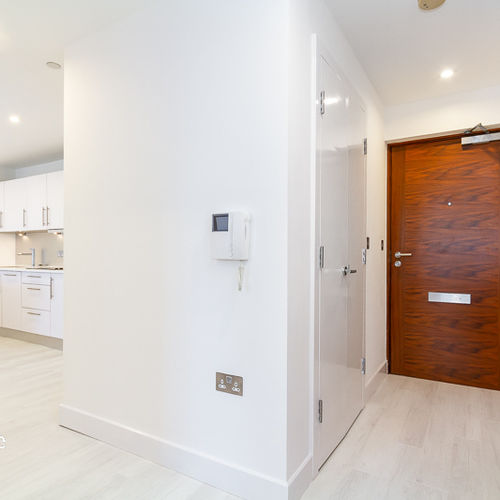 HAYES APARTMENTS CARDIFF CITY CENTRE FURNISHED TWO BEDROOM APARTMENT