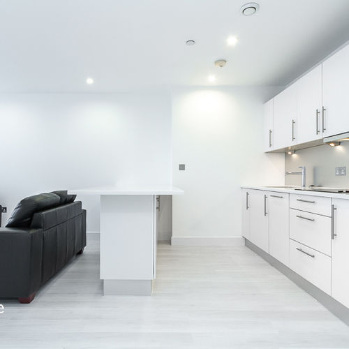HAYES APARTMENTS CARDIFF CITY CENTRE FURNISHED TWO BEDROOM APARTMENT