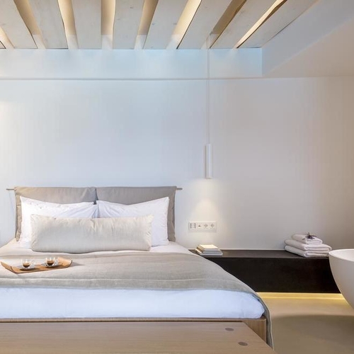 Bill & Coo Suites and Lounge