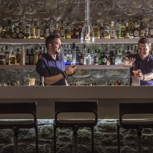 Bill & Coo Suites and Lounge