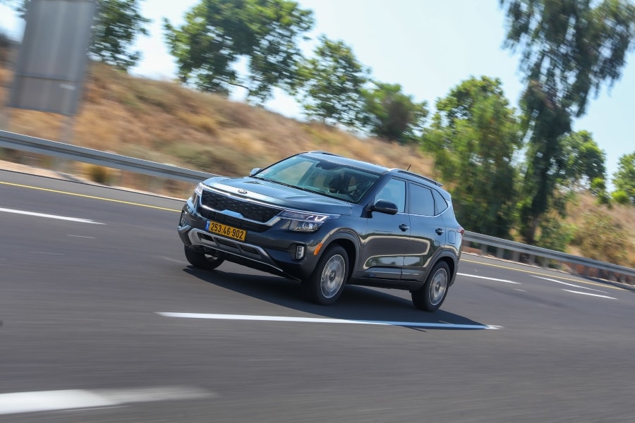 קיה סלטוס החדש בצבע אפור כהה