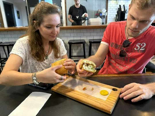 Recorrido gastronómico por Gastown, en Vancouver, con 7 degustaciones y un plato secreto
