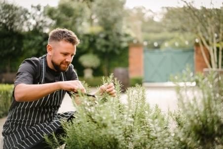 https://s3.eu-west-1.amazonaws.com/clandeboyelodge.s3-assets.com/junior-sous-chef-job.jpg
