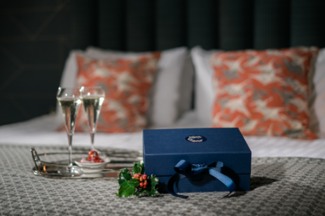 https://s3.eu-west-1.amazonaws.com/clandeboyelodge.s3-assets.com/offer-thumbnails/luxe-festive-retreat-special-offer-1.png