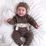Bluum-strikkedress-og-lue-Ka-1-1.jpeg