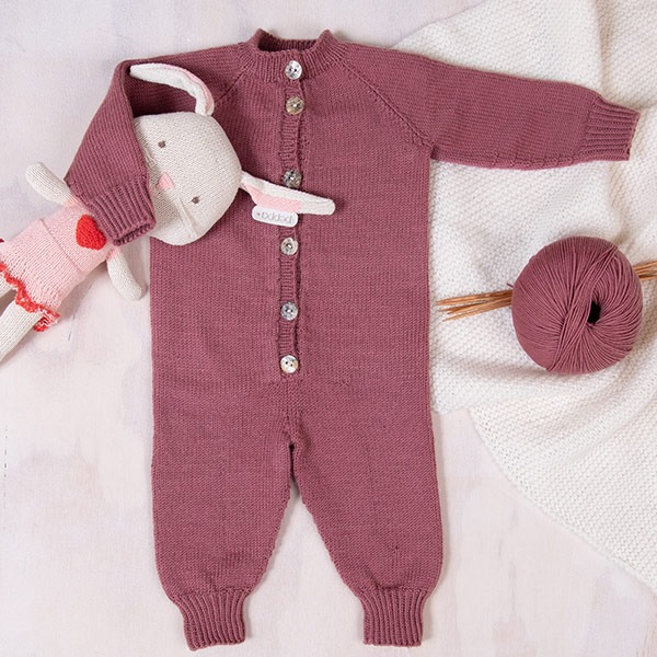 Bluum-strikkedress-med-raglan-3-1.jpeg