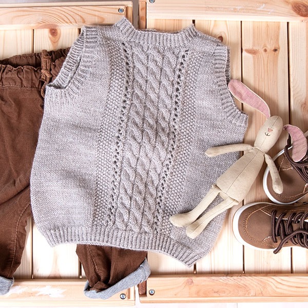Bluum-strikkevest-Flette-3-1-1.jpeg