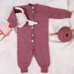 Bluum-strikkedress-med-raglan-3-1.jpeg