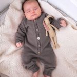 Bluum-strikkedress-med-raglan-5-1-1-1.jpeg