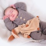 Bluum-strikkedress-med-raglan-4.jpeg