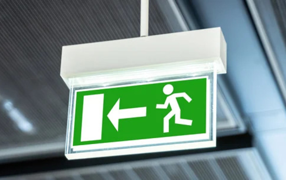 Toiminta hätätilanteessa ja poistuminen