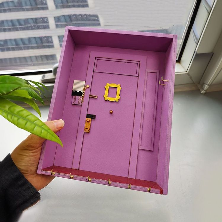 Friends Door Key Holder إنزوي