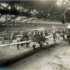 Completed DH9 bombers in the main erection shop at the Alliance Aeroplane Company Ltd, Cambridge Grove. | Hammersmith and Fulham Archives