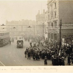 Hammersmith Broadway at 11am on Armistice Day, 11th November 1918. | Hammersmith and Fulham Archives