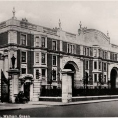 Exterior view of the Sir Oswald Stoll Mansions, Fulham Road, c1925. | Hammersmith and Fulham Archives