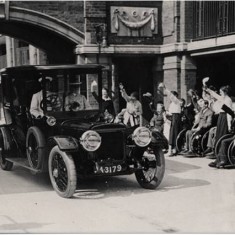 Queen Mary and Princess Mary departing War Seal Mansions, following a visit,  5 Jun 1919. | Hammersmith and Fulham Archives