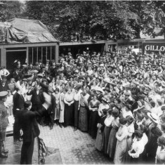 Meeting of Waring & Gillow workers in factory yard. | City of Westminster Archive Centre