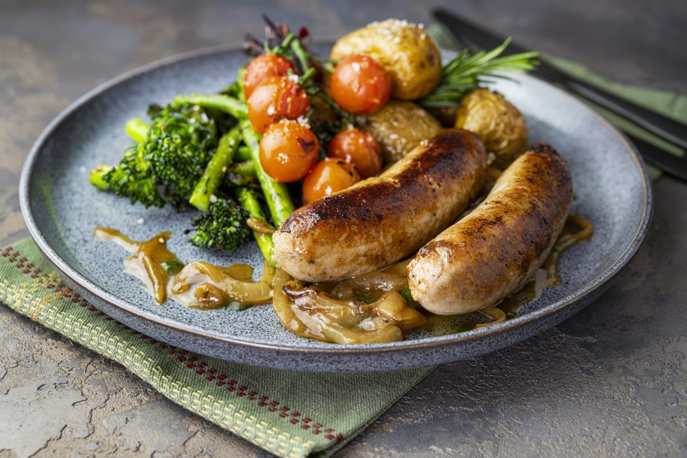 RS15655 05 D sausages and gravy