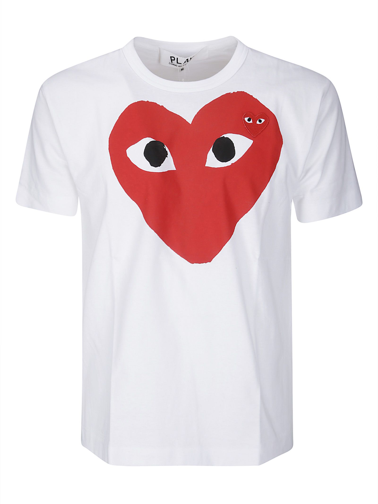 Camiseta con emblema rojo y corazón rojo