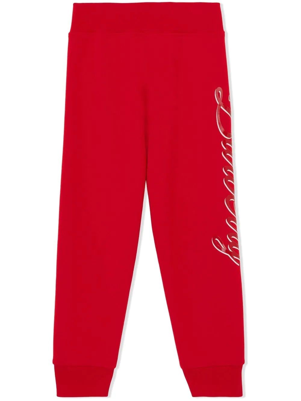 Burberry Kids: Pantaloni con stampa del logo in rosso vivace Prepara il tuo piccolo ragazzo con stile con i Pantaloni con stampa del logo di Burberry Kids in rosso brillante. Realizzati al 100% in cotone, con una fascia elastica in vita e alle caviglie per il massimo comfort.