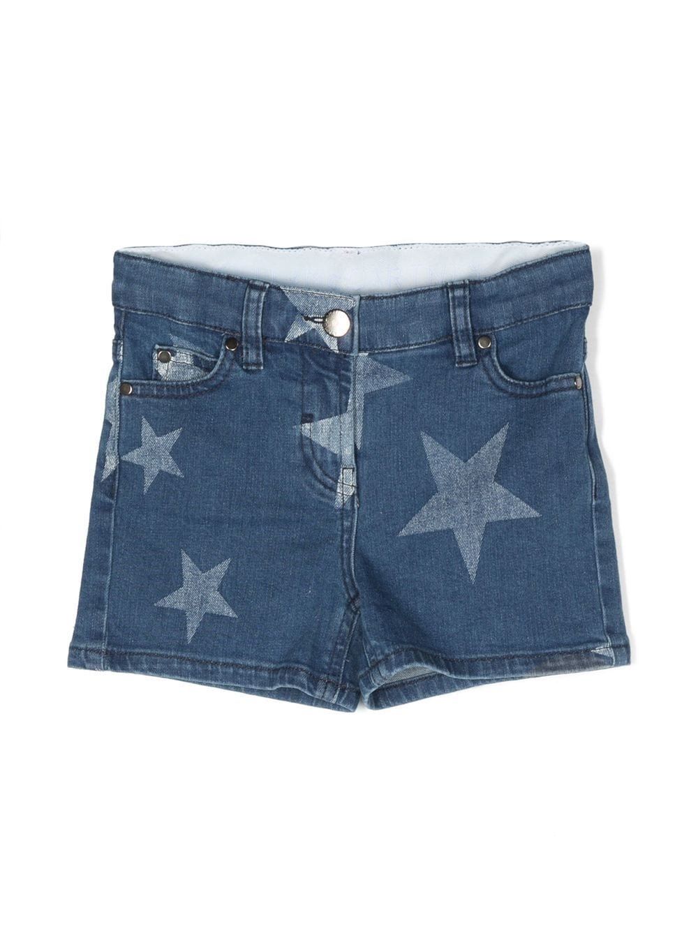 Pantaloncini da bambina STELLA McCARTNEY Eleganti pantaloncini in denim blu con stampa a stelle di STELLA McCARTNEY KIDS per bambini. 99% cotone, 1% elastan.