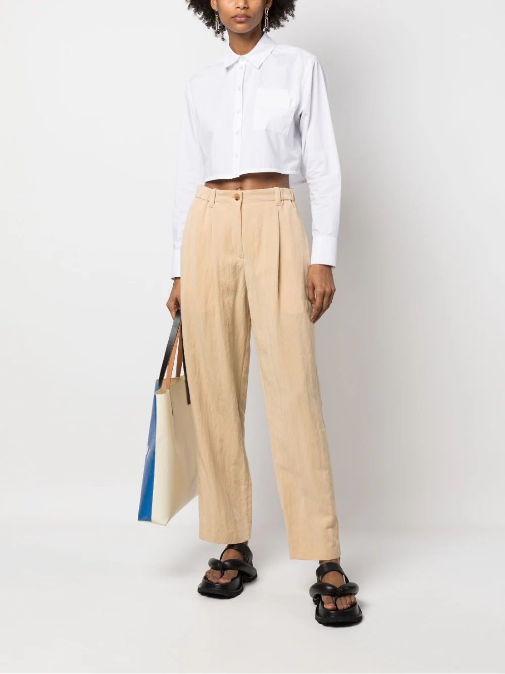 KENZO Trousers Upgrade your wardrobe with KENZO High Waist Trousers - Beige. Made with sustainable materials, these wide leg pants feature a rear elasticated waistband and logo patch. Perfect for any occasion. 93%LO 7%PA.