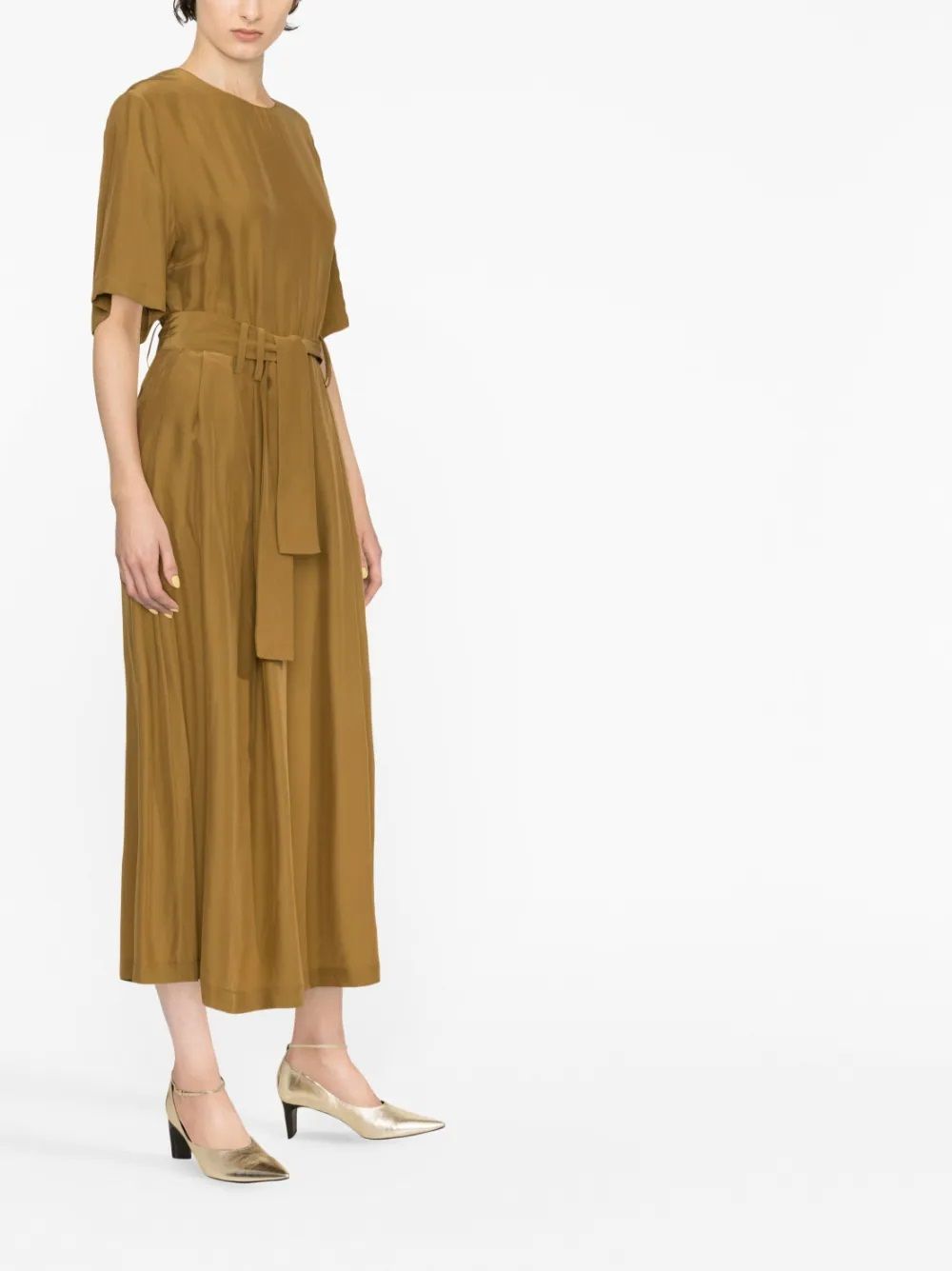 Fabiana Filippi Dress Upgrade your wardrobe with this chic Fabiana Filippi dress - round neck, short sleeves, and wide leg design. Made with 68% viscose and 32% silk, this caramel brown dress is perfect for any occasion. From the CARRY OVER season, this dress is a must-have from the FABIANA FILIPPI brand.