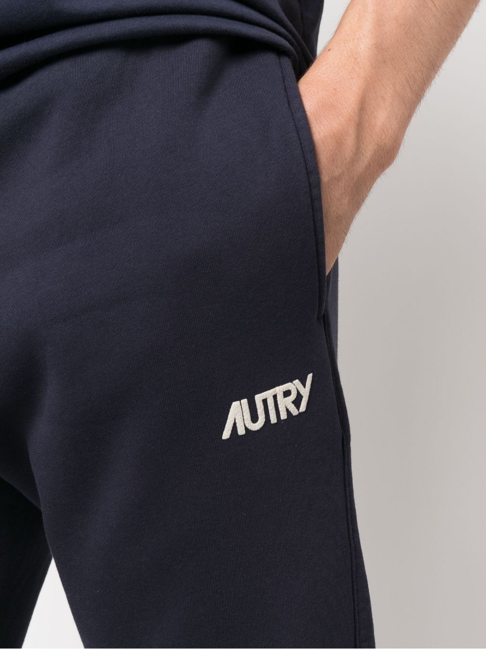Men's AUTRY Pants ICON  Look sharp and feel comfortable in AUTRY's stylish Icon pants for men.