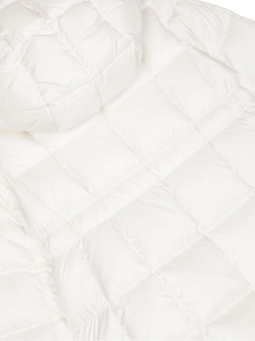 PARKA LUNGO MONCLER KIDS ANYA Elegante parka Moncler Kids per le ragazze, perfetto per la stagione fredda.