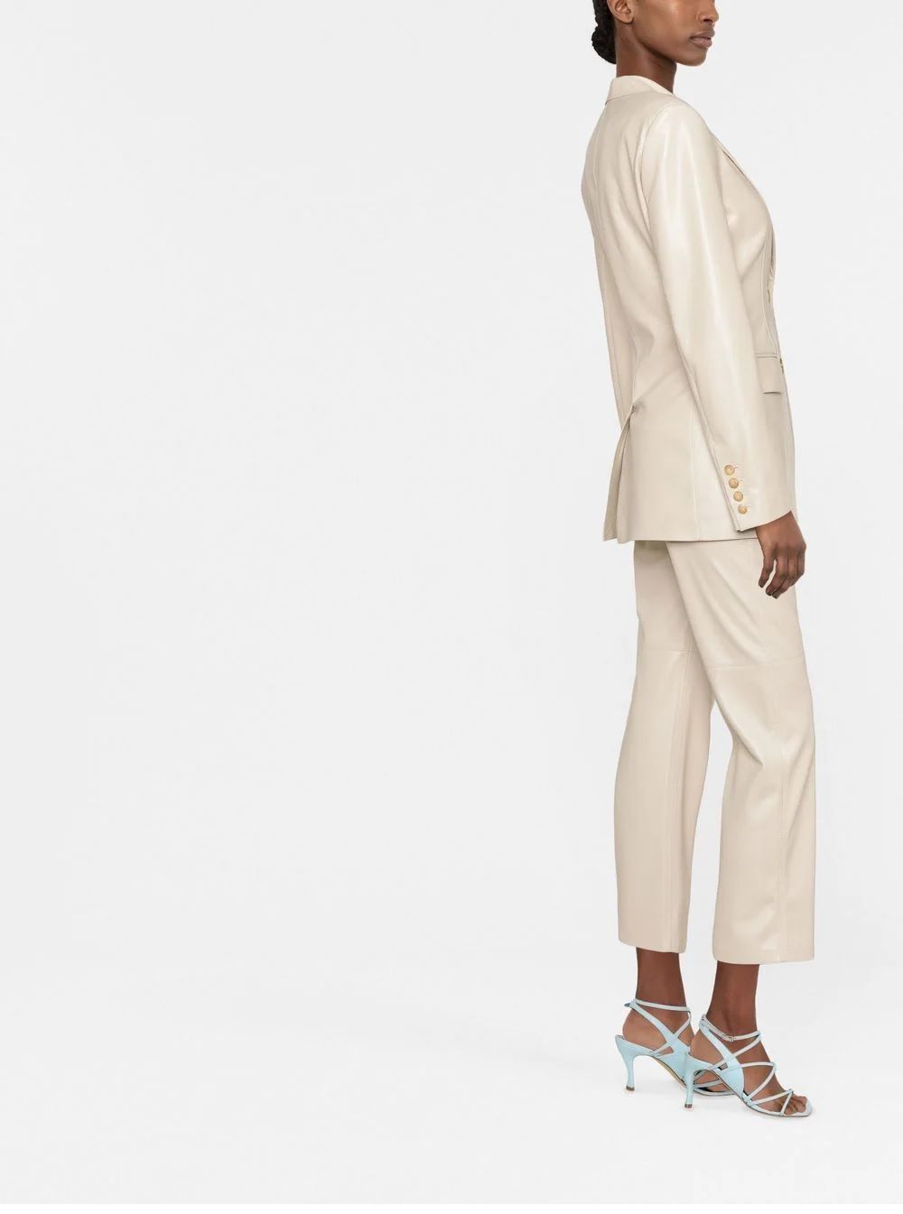 Giacca NANUSHKA HATHI Donna Scopri l'elegante giacca NANUSHKA HATHI da donna. Perfetta per ogni guardaroba.