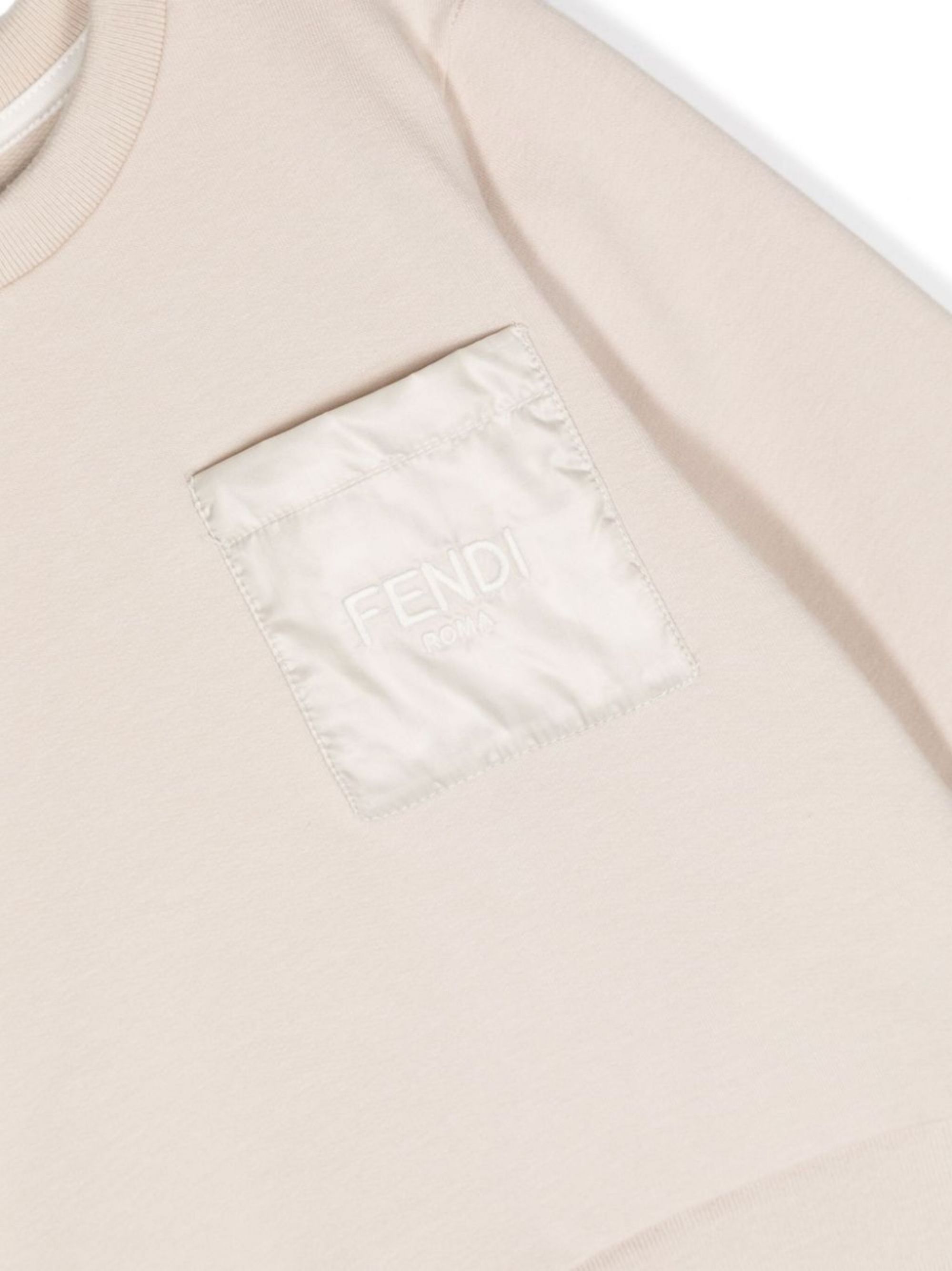 FELPA FENDI KIDS  Felpa da bambino firmata FENDI KIDS. Perfetta per uno stile casual. Acquista ora!