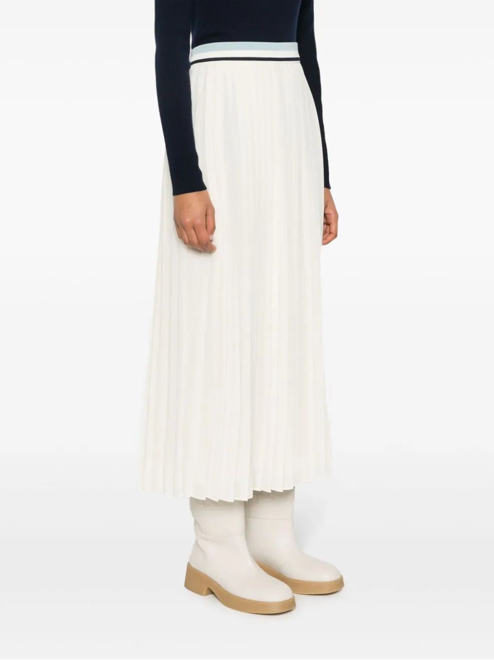MONCLER SKIRT for woman Upgrade your wardrobe with MONCLER's essential skirt for women. Perfect for any occasion. Shop now!