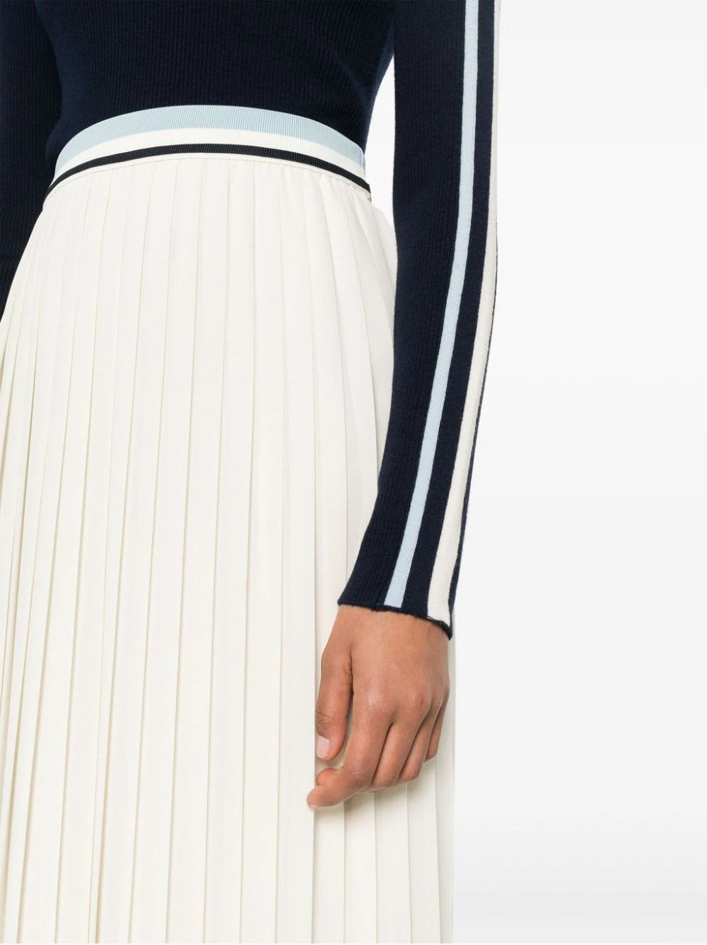 MONCLER SKIRT for woman Upgrade your wardrobe with MONCLER's essential skirt for women. Perfect for any occasion. Shop now!