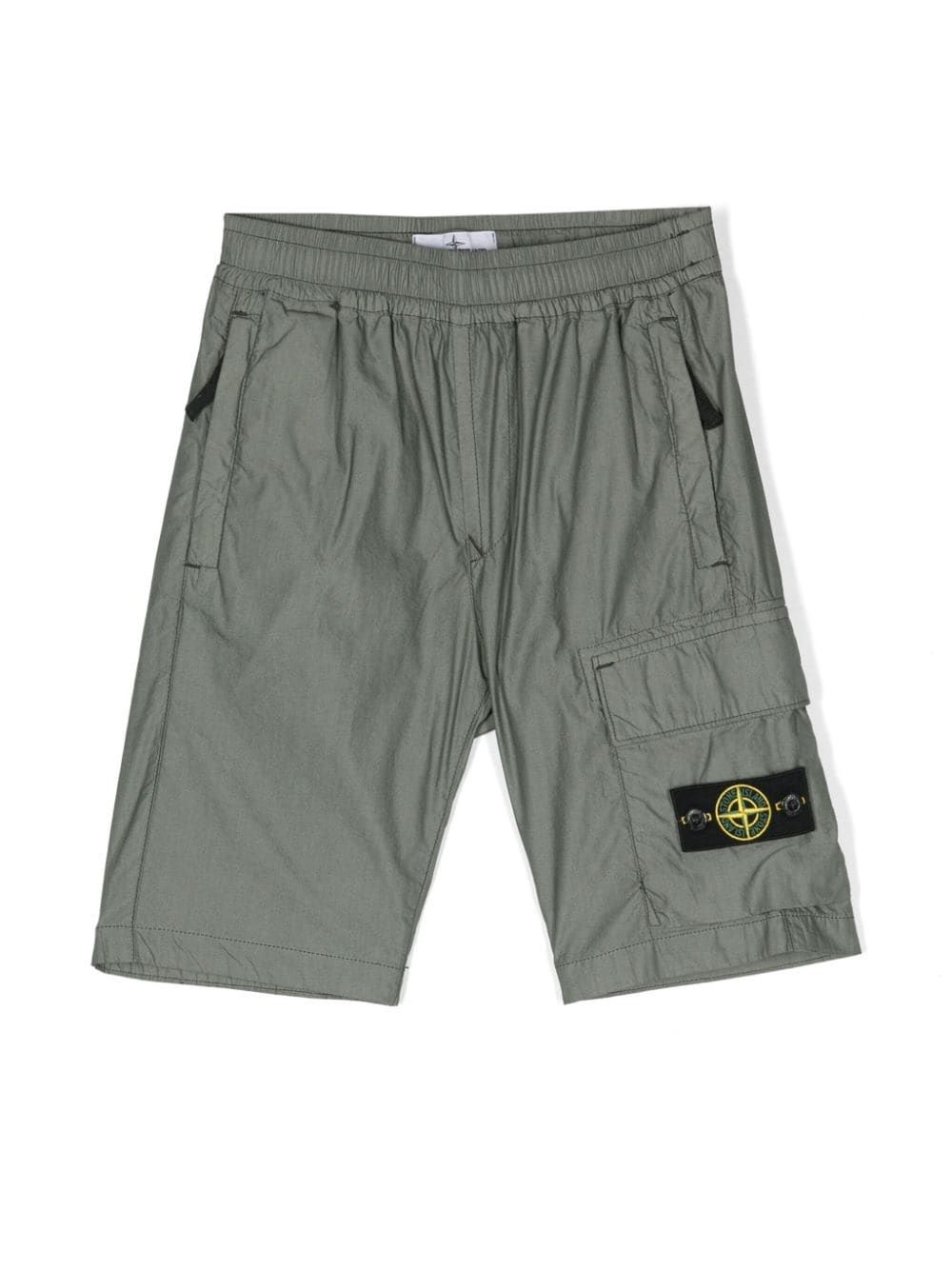 STONE ISLAND KIDS Bermuda SHORTS Il comfort incontra lo stile con questi bermuda da ragazzo di STONE ISLAND KIDS. Perfetti per ogni giovane fashionista.