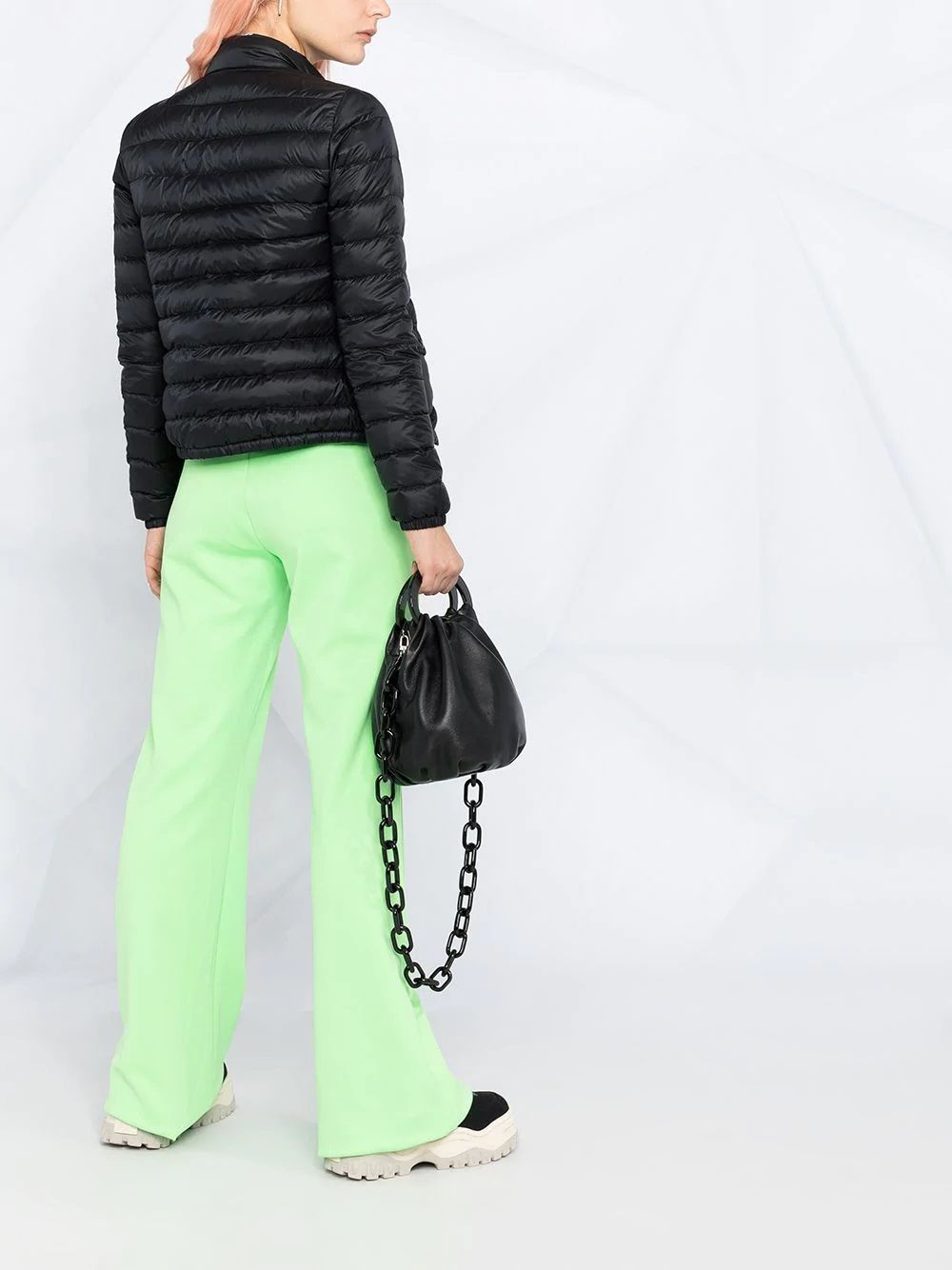 MONCLER LANS Giacca in Piuma da Donna Rimani al caldo e alla moda questa stagione con la nostra giacca in piuma MONCLER per donne. Realizzata al 100% in poliammide, è il perfetto aggiunta al tuo guardaroba invernale. Acquista ora!