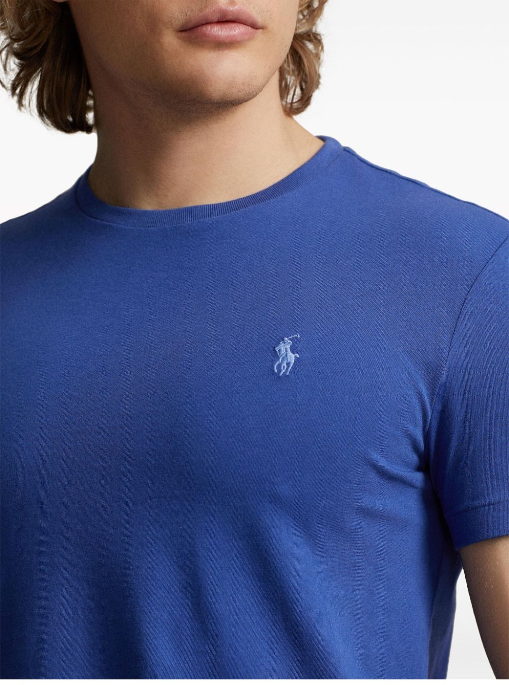 Ralph Lauren Maglietta da uomo Lo stile classico incontra il comfort con questa maglietta a maniche corte da uomo di un'importante marca di moda.