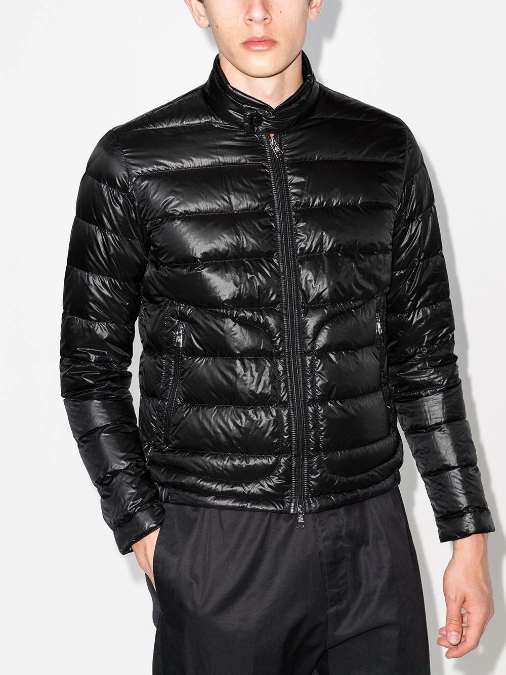 MONCLER ACORUS Giacca da Uomo Rimani al caldo con stile con questa giacca in piuma premium da uomo di un'importante marca.