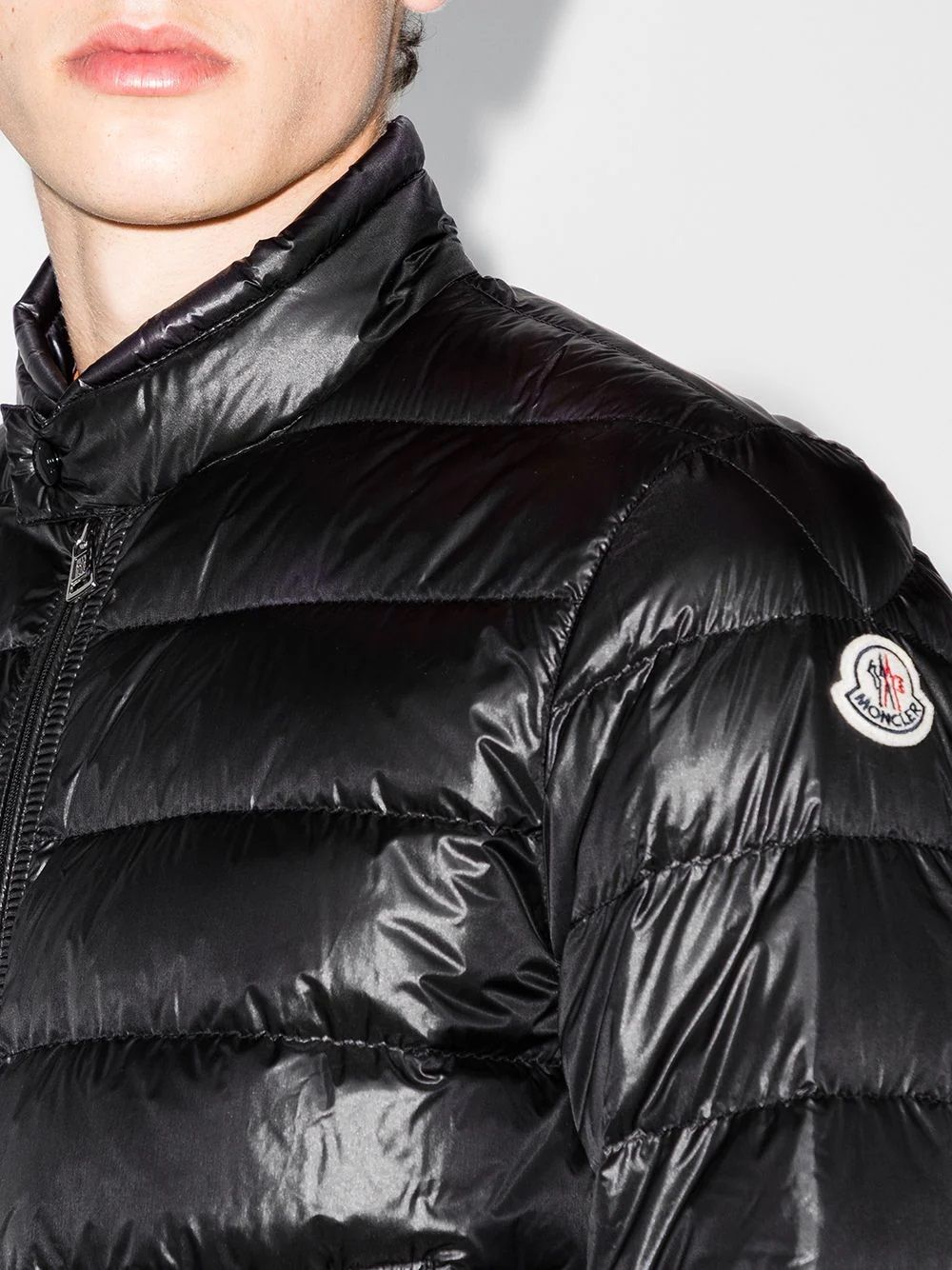 MONCLER ACORUS Giacca da Uomo Rimani al caldo con stile con questa giacca in piuma premium da uomo di un'importante marca.