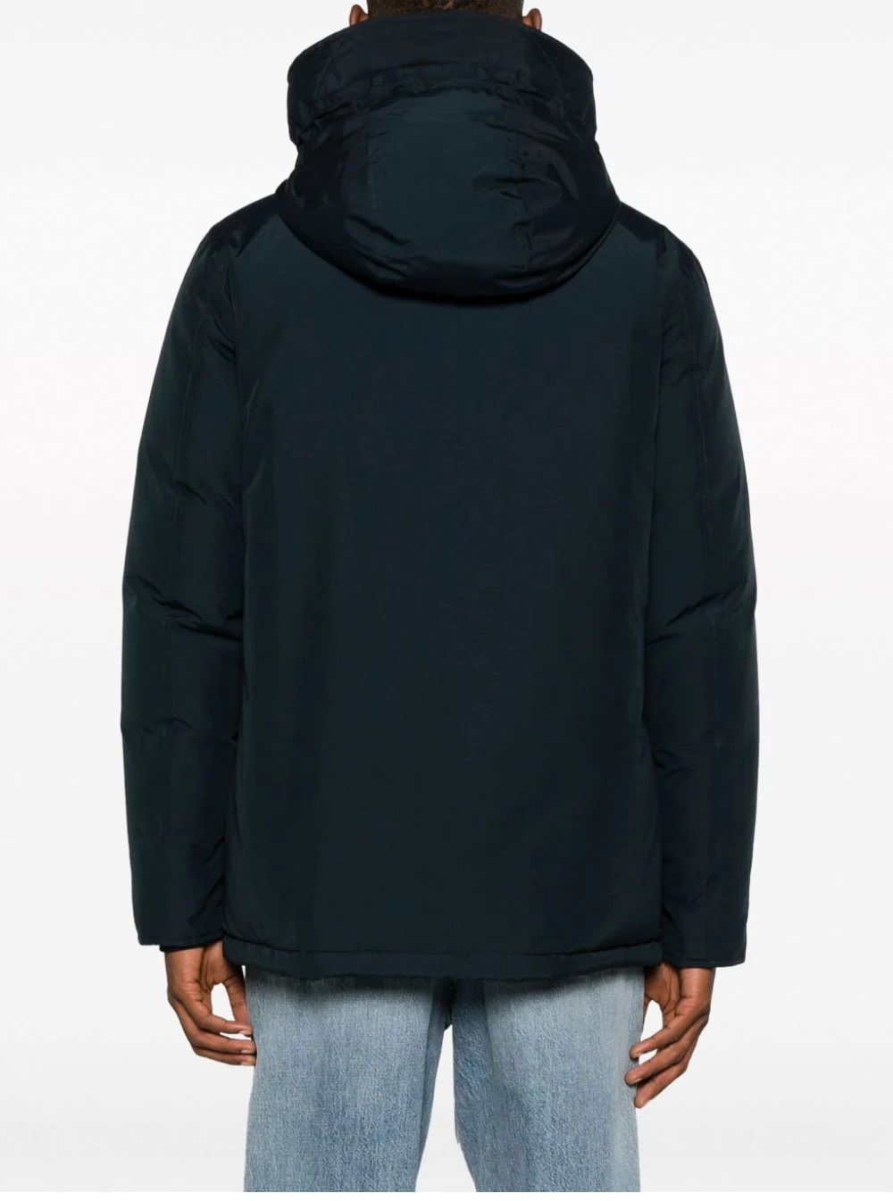 WOOLRICH ARTIC ANORAK: Giacca in Piuma d'Oca per Uomo Rimani al caldo con stile con questa giacca premium in piuma d'oca per uomo di WOOLRICH. Realizzata con una miscela di cotone e poliammide, perfetta per la stagione di CARRY OVER. Acquista ora!