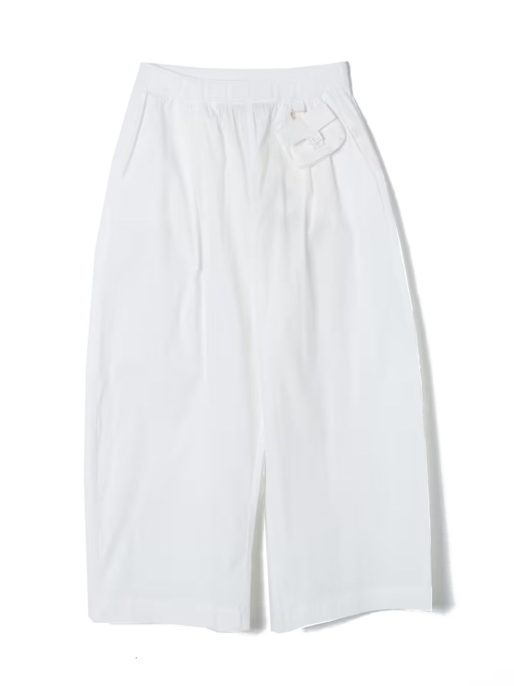FENDI KIDS PANTALONE IN NYLON  Pantaloni eleganti e durevoli della collezione SS24 di FENDI KIDS. Realizzati con il 79% di cotone, il 16% di nylon e il 5% di elastan per una vestibilità comoda. Perfetti per ogni occasione. Acquista ora!