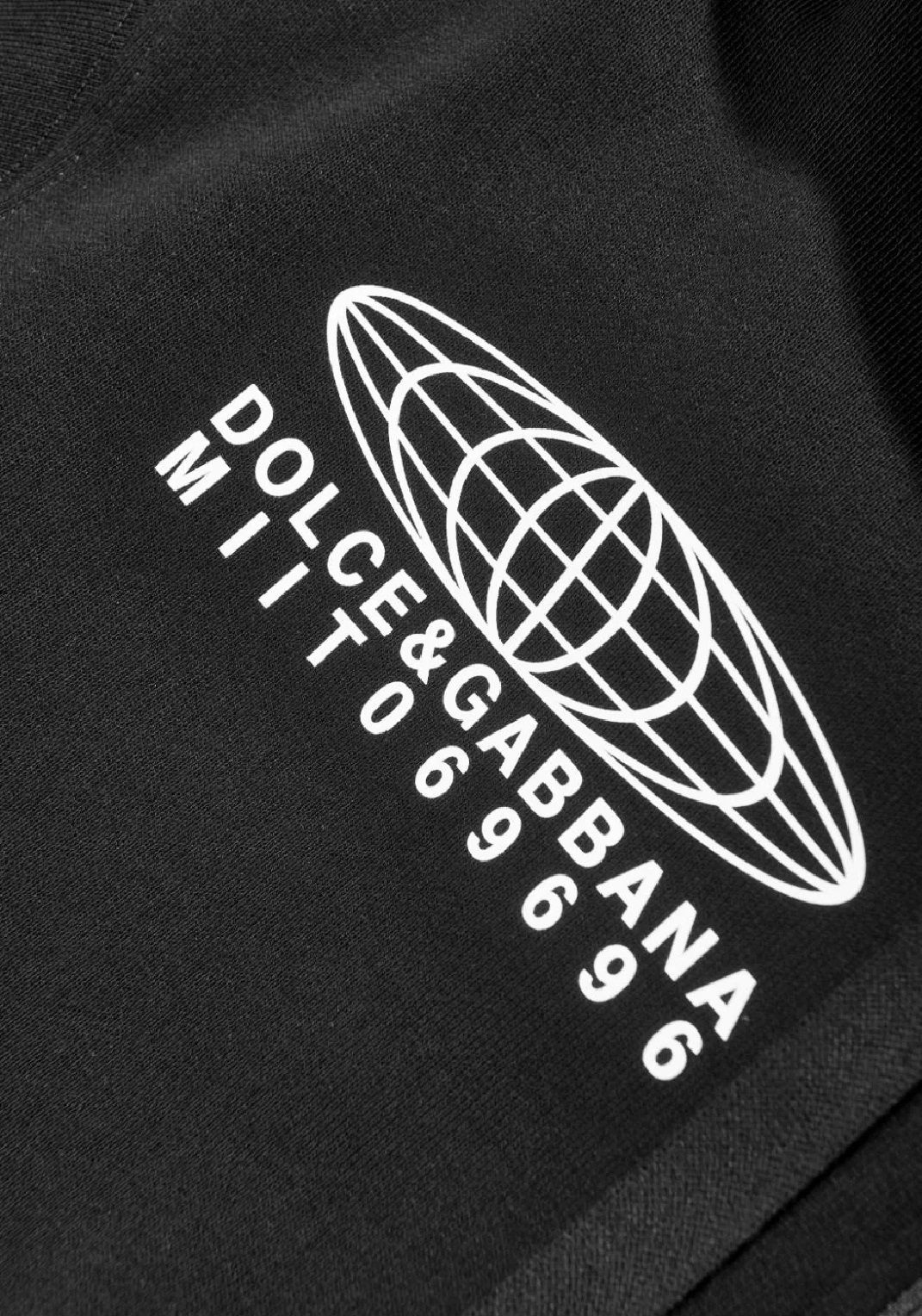 DOLCE & GABBANA KIDS Sweatshirt Stay stylish and cozy with this FW24 sweatshirt from DOLCE & GABBANA KIDS. Made with 100%CO for ultimate comfort. Shop now!