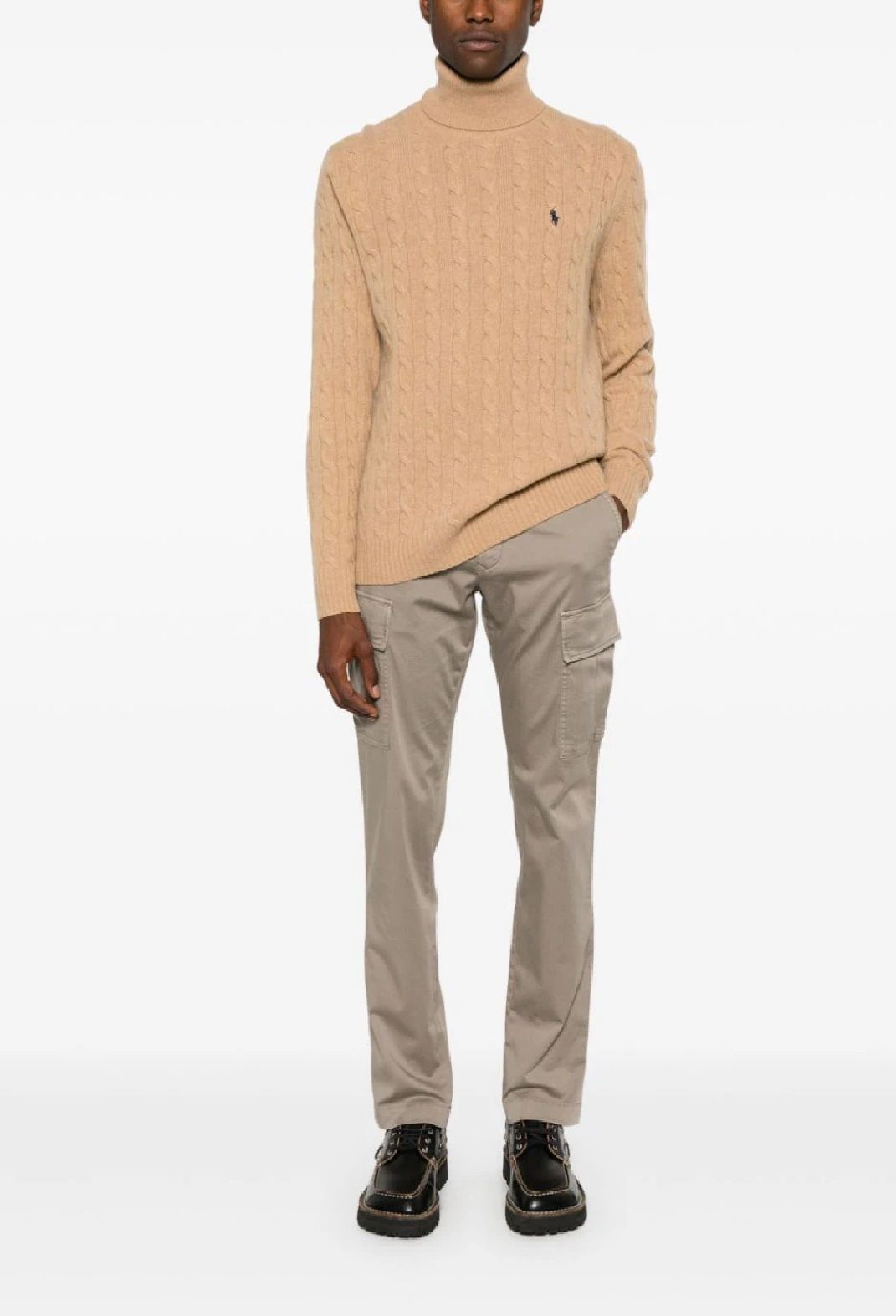 Ralph Lauren Long Sleeve Pullover Stay warm and stylish with this luxurious wool and cashmere blend pullover from Ralph Lauren FW24. Perfect for men's knitwear collection.