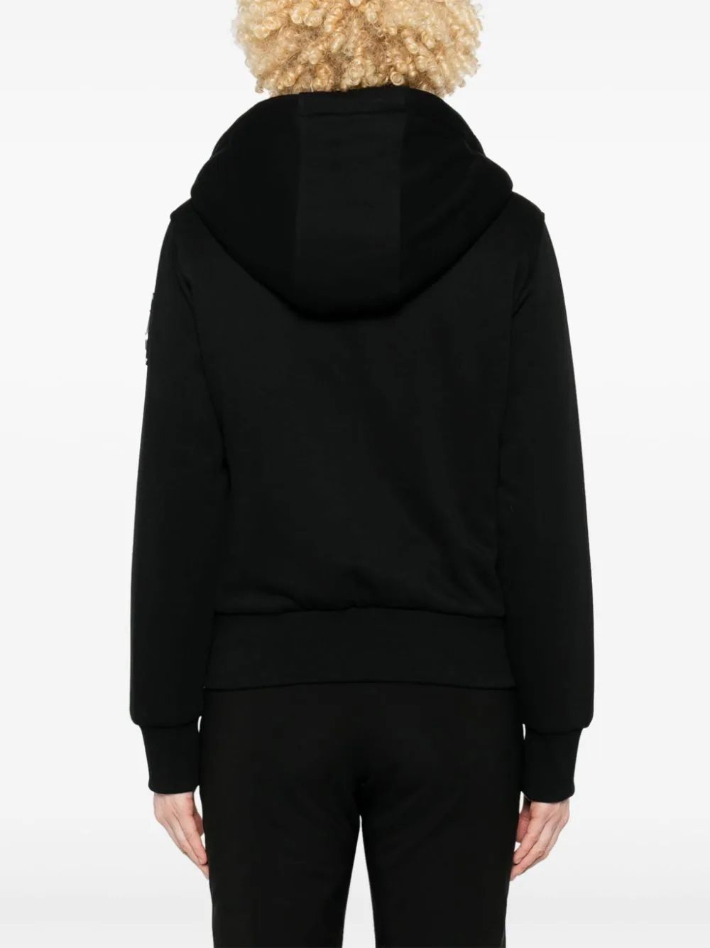 Moose Knuckles Classic Bunny Down Jacket for woman Stay warm in style with this FW24 down jacket from Moose Knuckles. Made with 75% cotton and 25% polyester, it's perfect for the modern woman.