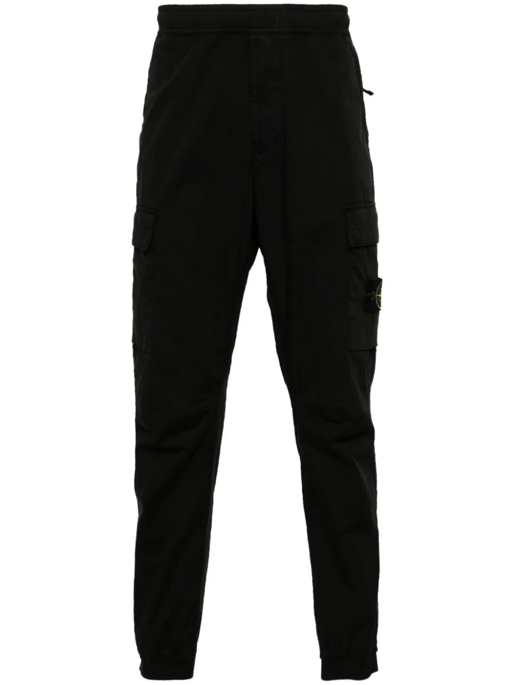 STONE ISLAND Pantaloni da uomo Aggiorna il tuo guardaroba con i nostri pantaloni premium da uomo di STONE ISLAND FW24. Realizzati con il 93% di cotone, il 5% di lana e il 2% di elastane per una vestibilità confortevole. Acquista ora nella categoria ABBIGLIAMENTO - PANTALONI.