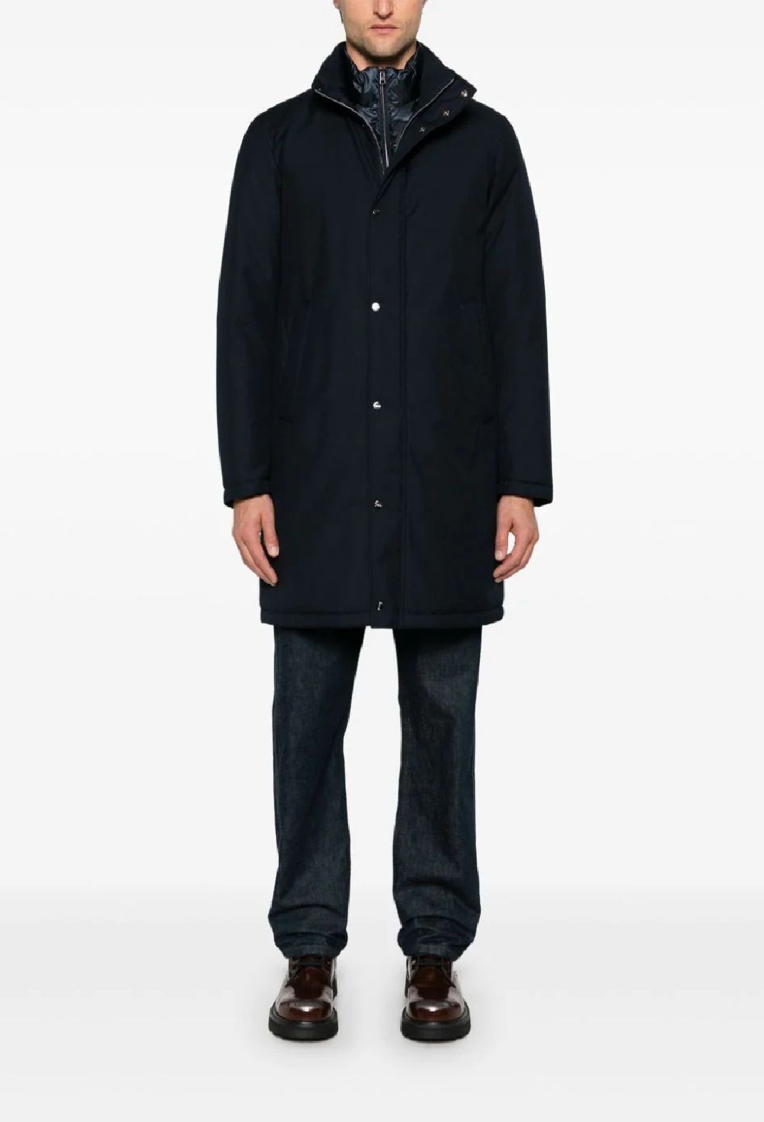 Herno Giubbotto da uomo Rimani al caldo e alla moda in questa stagione con il nostro Herno FW24 Giacca da Uomo in Piumino. Realizzata con l'80% di poliestere e il 20% di viscosa, questa giacca di alta qualità del rinomato brand è un must-have per ogni guardaroba maschile. Acquista ora nella nostra categoria Abbigliamento - Giacche in Piumino.