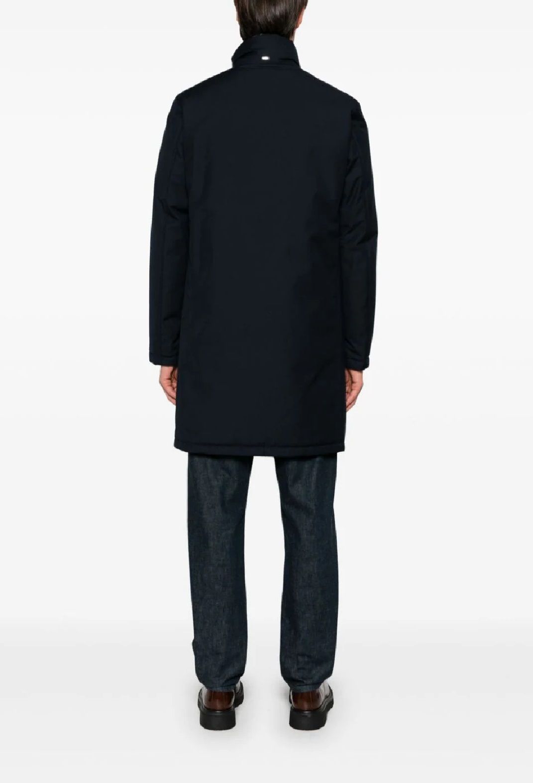 Herno Giubbotto da uomo Rimani al caldo e alla moda in questa stagione con il nostro Herno FW24 Giacca da Uomo in Piumino. Realizzata con l'80% di poliestere e il 20% di viscosa, questa giacca di alta qualità del rinomato brand è un must-have per ogni guardaroba maschile. Acquista ora nella nostra categoria Abbigliamento - Giacche in Piumino.