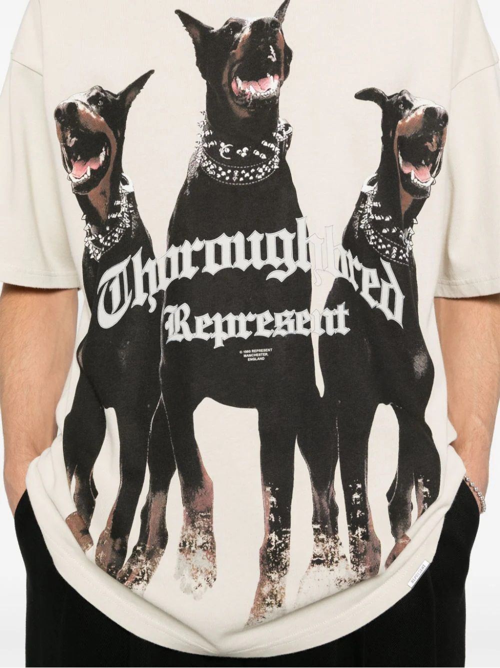 REPRESENT MAGLIETTA THOROUGHBRED da Uomo Aggiorna il tuo guardaroba con questa maglietta in cotone al 100% della collezione FW24 di REPRESENT per uomo. Perfetta per ogni occasione. Acquista ora!