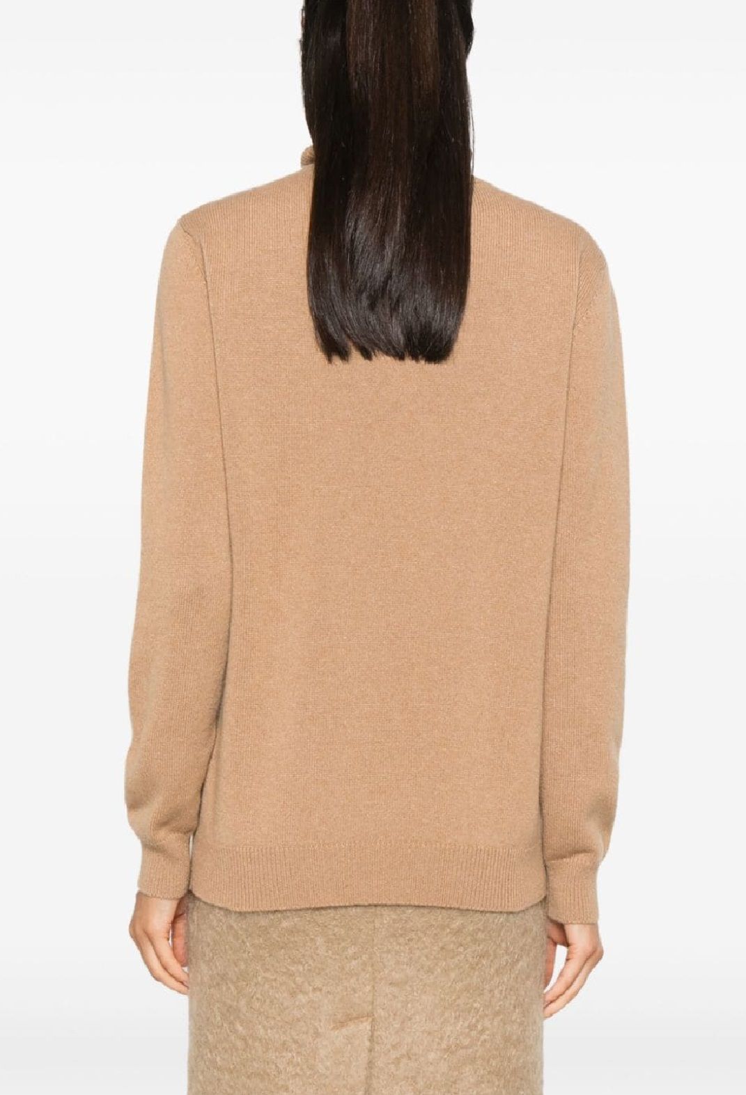 Fabiana Filippi Knitwear for Women Stay cozy and stylish with Fabiana Filippi's FW24 Knitwear - 100%WS for Women. Perfect for the colder seasons. Shop now!